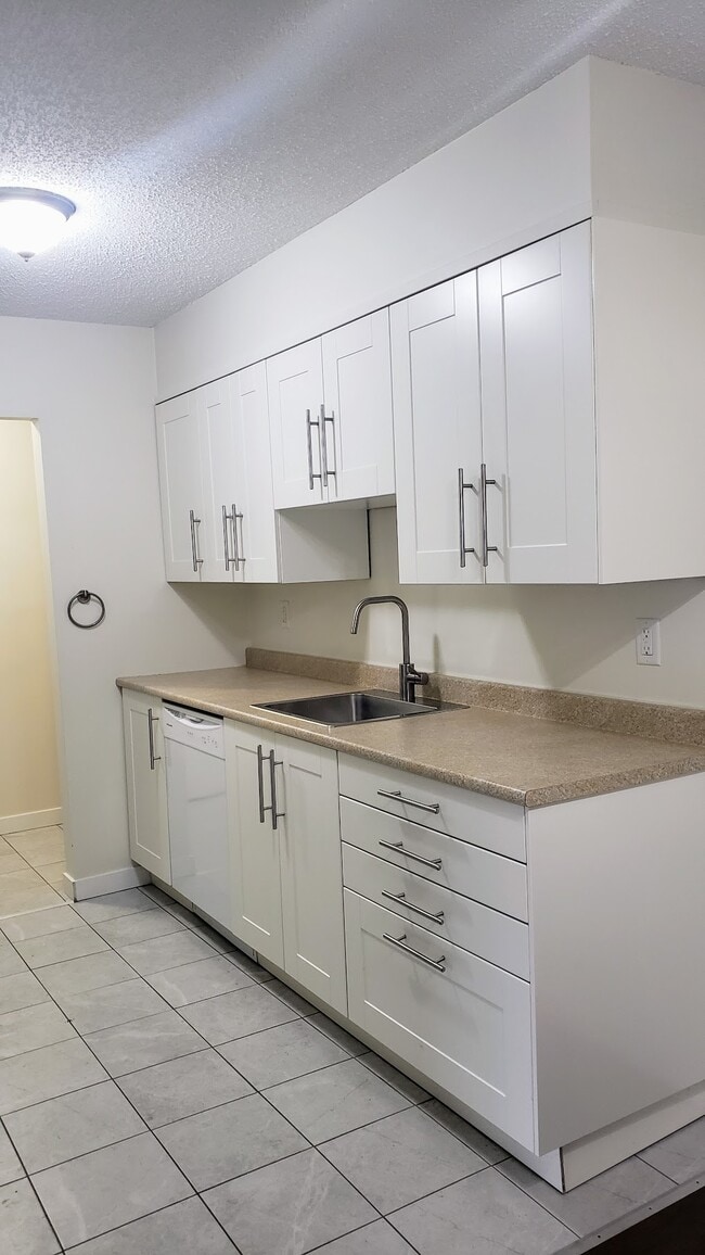 Building Photo - 45598 McIntosh Dr