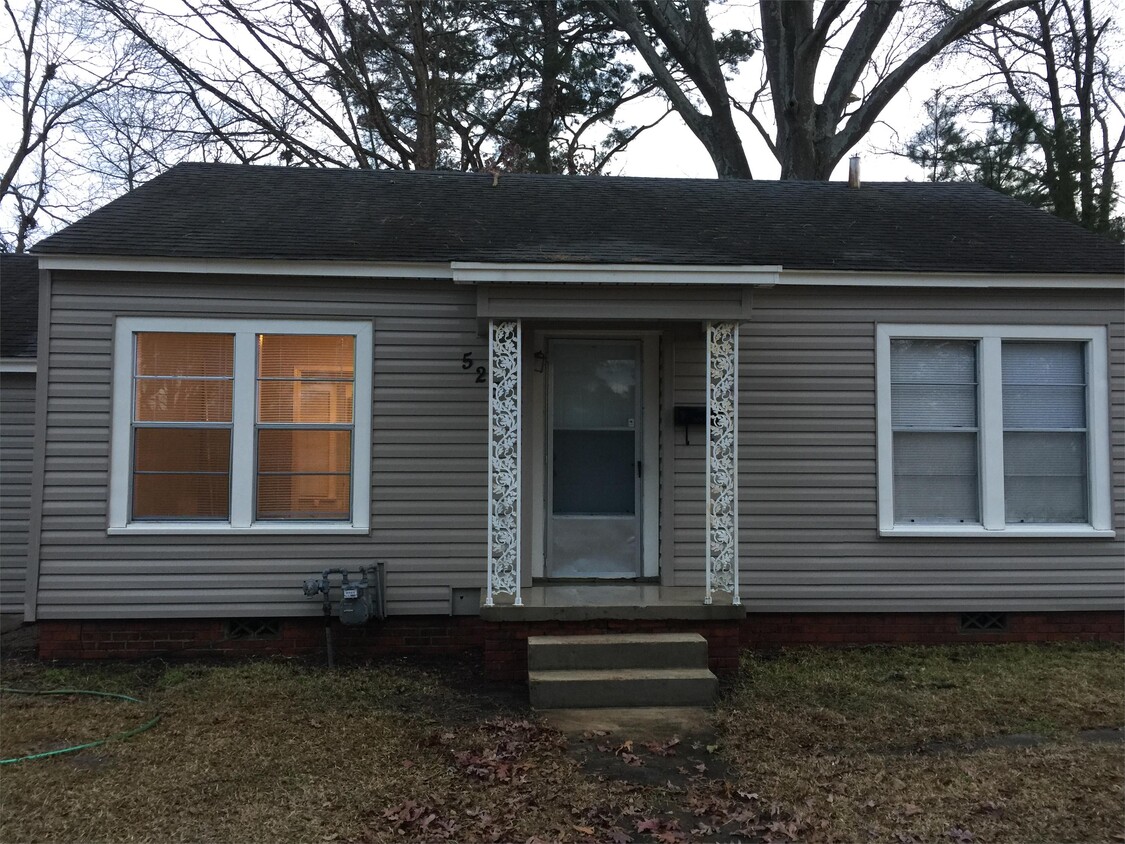Primary Photo - 523 Parkway Dr S