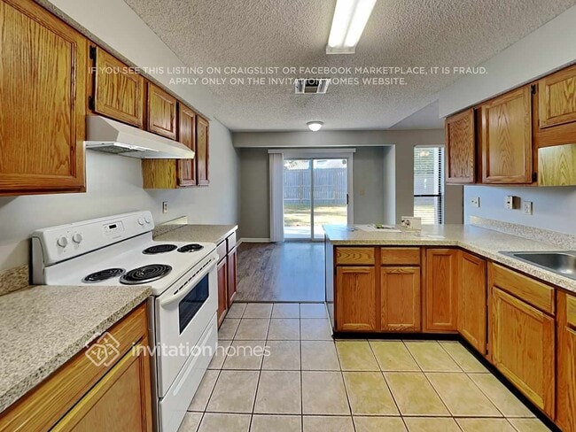 Foto del edificio - 7469 Sweet Rose Ln