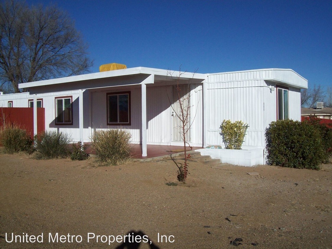 3 br, 1 bath House 940 Tumbleweed Drive House Rental in Chino