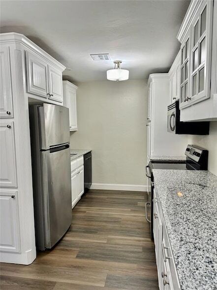 Foto del edificio - 509 Meadow Lake Dr