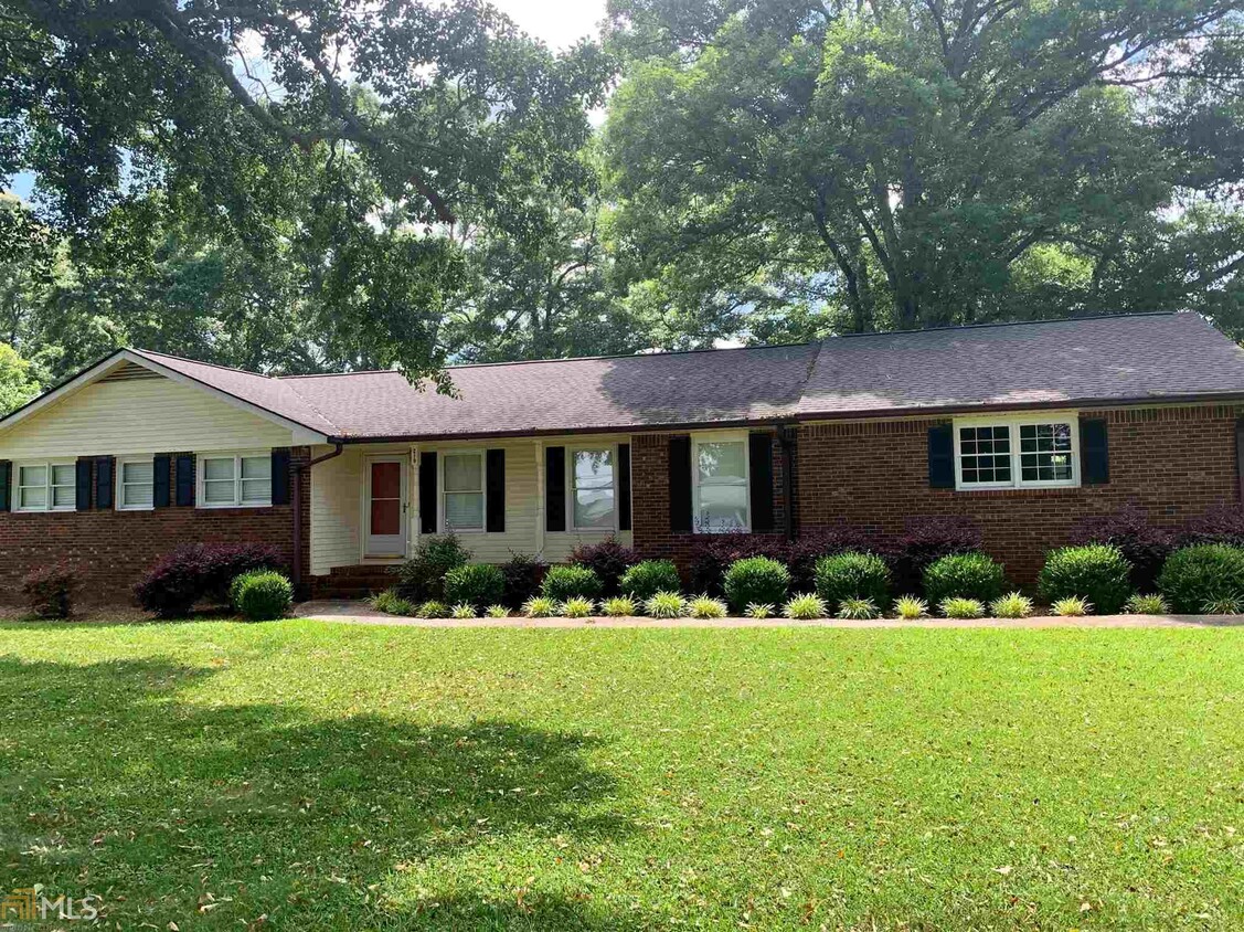 Primary Photo - 216 Ginger Cake Rd