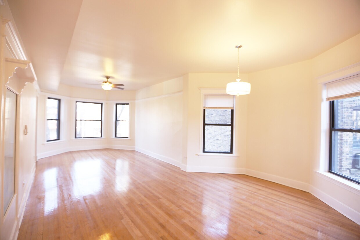 Primary Photo - 1225 W Winnemac Ave