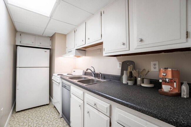 kitchen - 106 W College St
