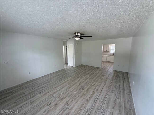 Foto del edificio - 3085 Barrett Ave