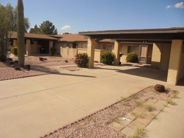 Primary Photo - 5120 W Carol Ave