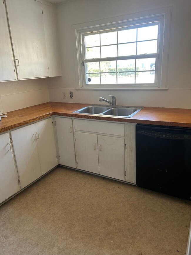 Foto del edificio - 104 22nd St NE