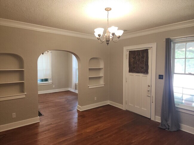 Foto del edificio - 753 N McLean Blvd