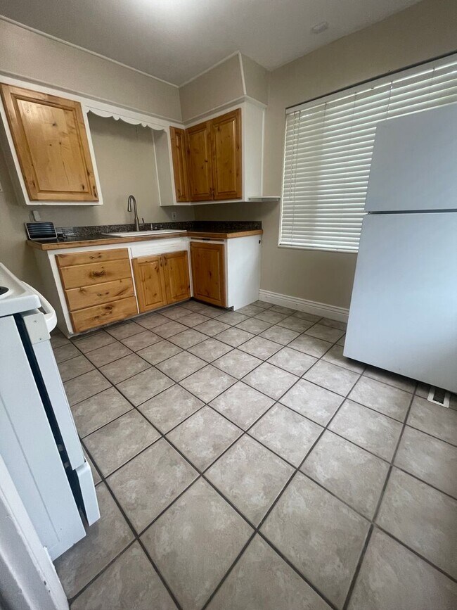Building Photo - Pleasant Grove duplex for rent!