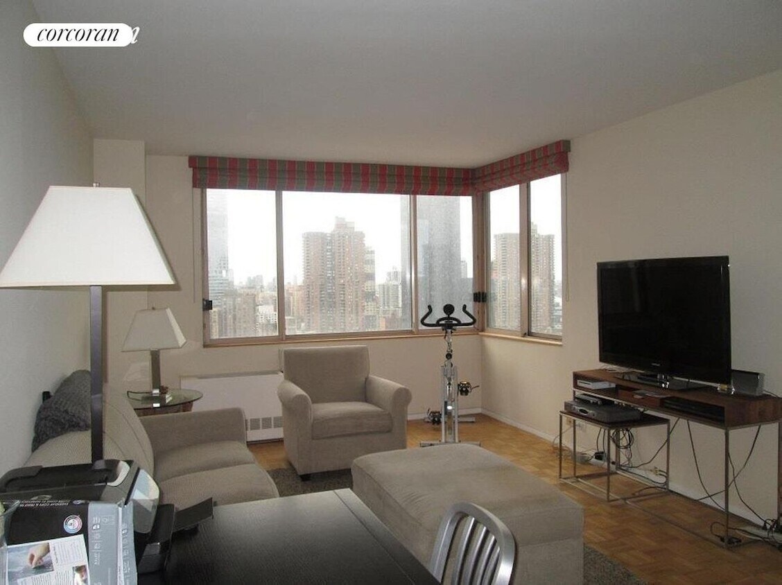 Foto principal - 350 W 50th St