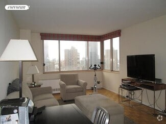 Building Photo - 350 W 50th St