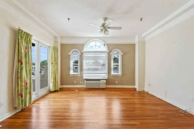 Foto del edificio - 235 Sunrise Ave