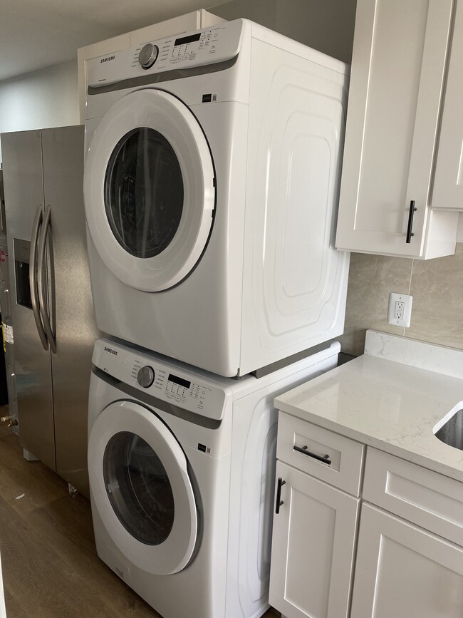 Photo - 823 N Woodington Rd Townhome