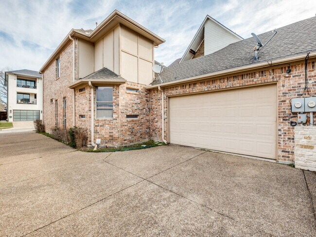 Foto del edificio - 3 bedroom 3 bath Duplex