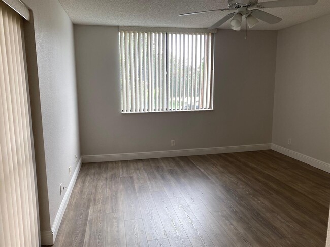 Building Photo - 8069 Severn Dr