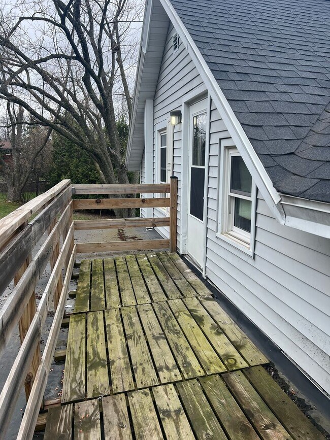 Building Photo - 1305 Merrill Ave