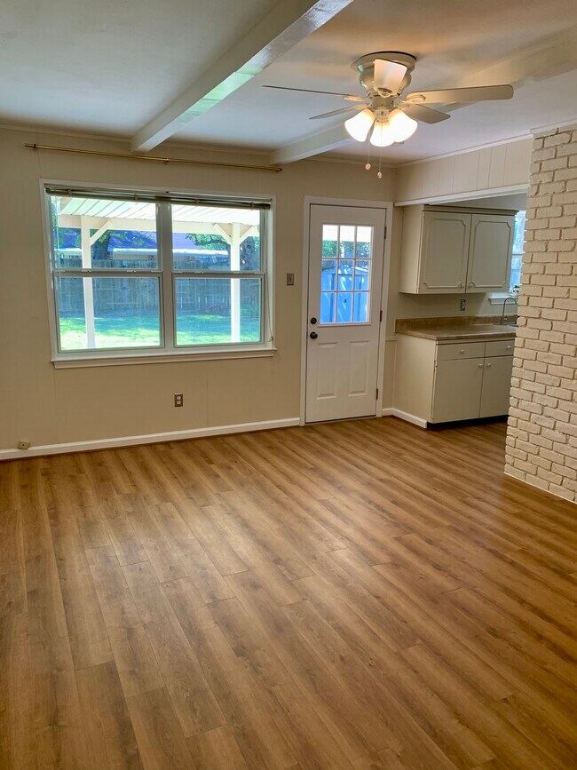 Foto del edificio - 717 Gaylewood Dr