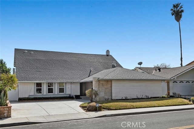 Building Photo - 23850 Vía Jacara