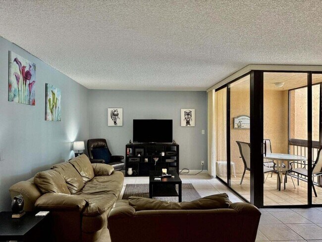 Foto del edificio - 955 Dotterel Rd