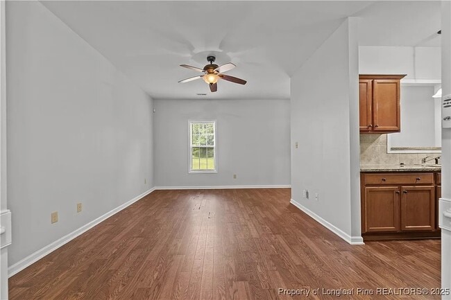 Foto del edificio - 125 Burgess Ln