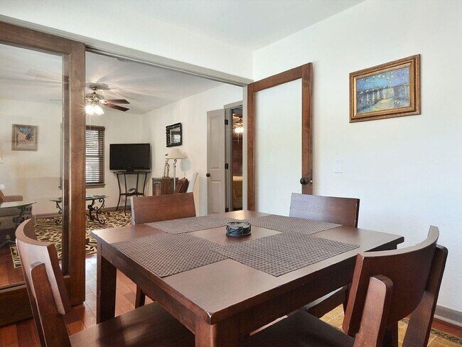Foto del edificio - 803 W Oltorf St