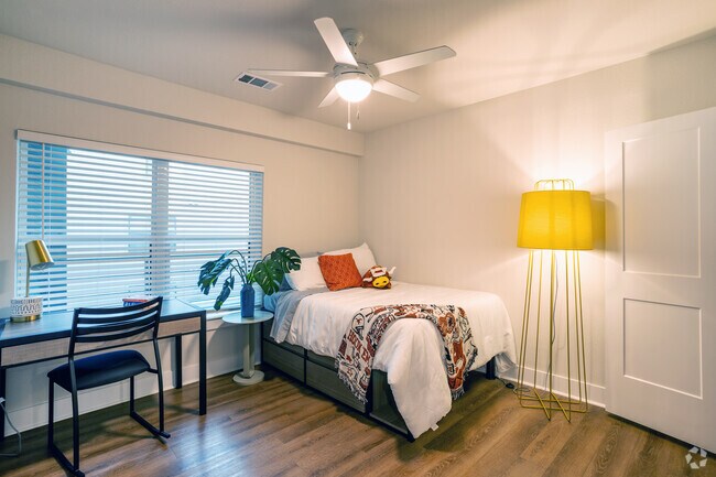 2BR, 2BT - D - 821SF (Balcón) - Noble 2500 | Student Housing