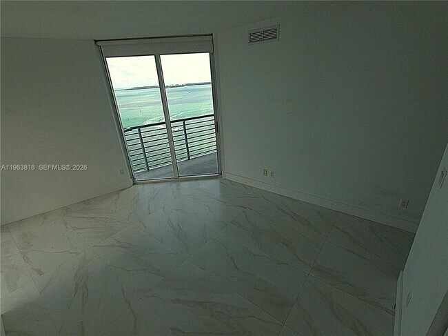 Foto del edificio - 335 S Biscayne Blvd