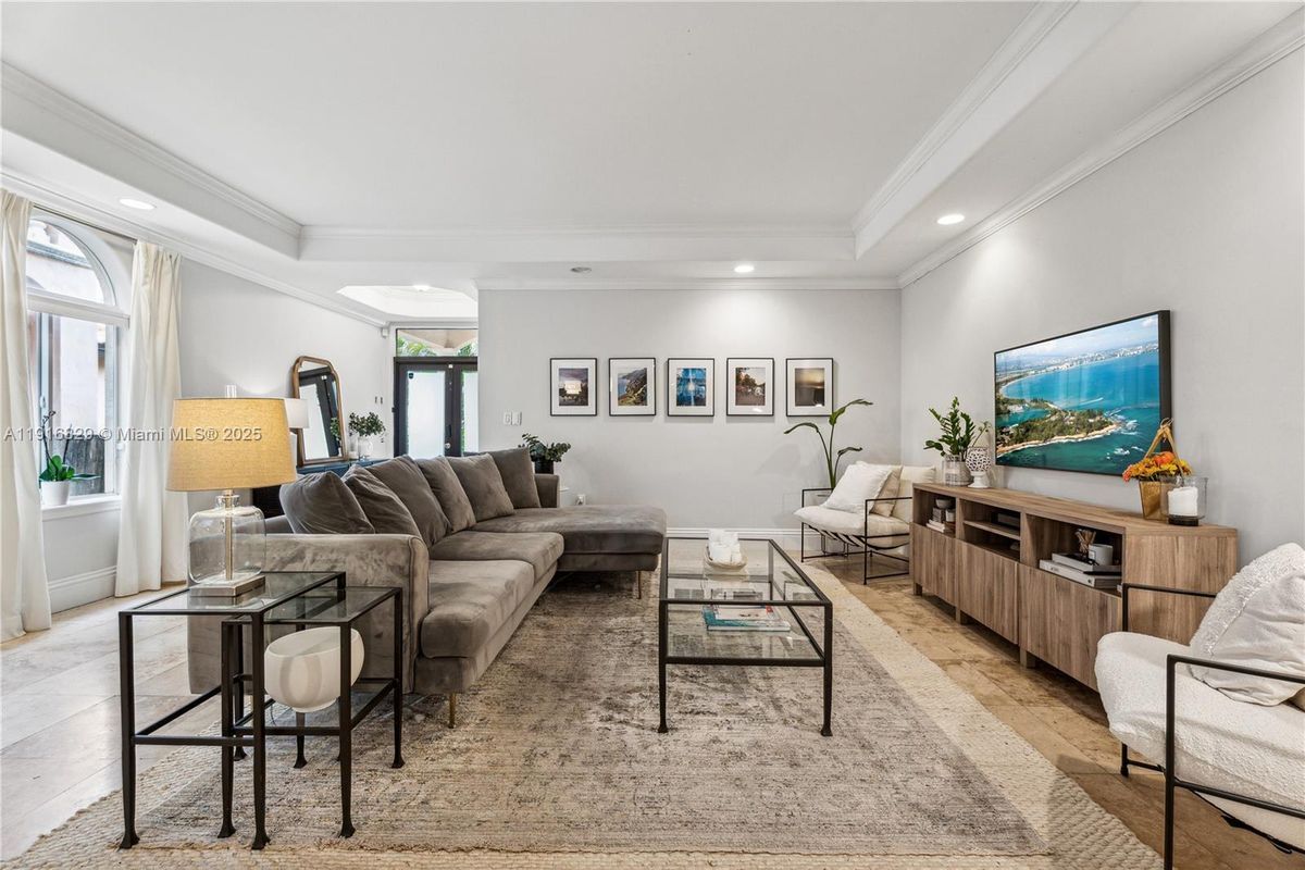 Foto del edificio - 3168 Ohio St