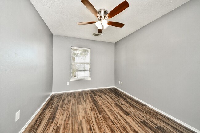 Foto del edificio - 2731 Gorki Park Dr