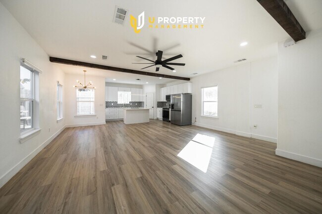 Foto del edificio - Downtown Dallas, morden home! Tenants choose to keep the furnatures or remove.