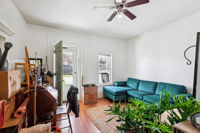 Foto del edificio - 1706 Knowles St