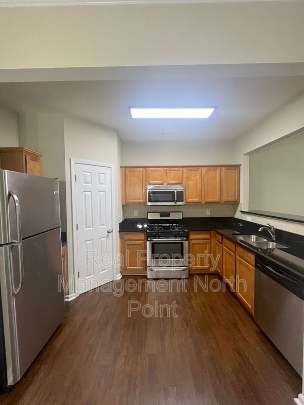 Foto del edificio - 2031 Lakeshore Overlook Dr