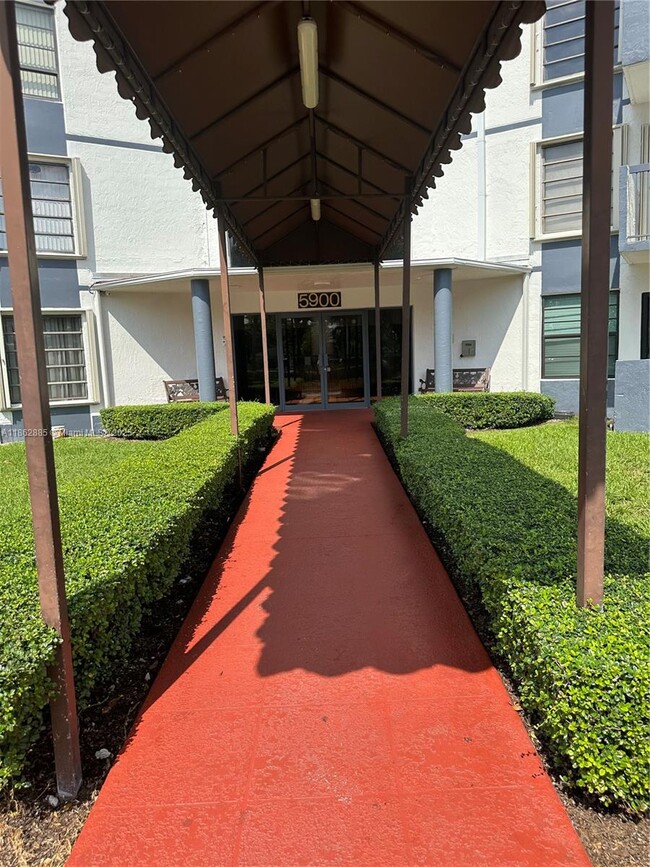 Foto del edificio - 5900 SW 127th Ave