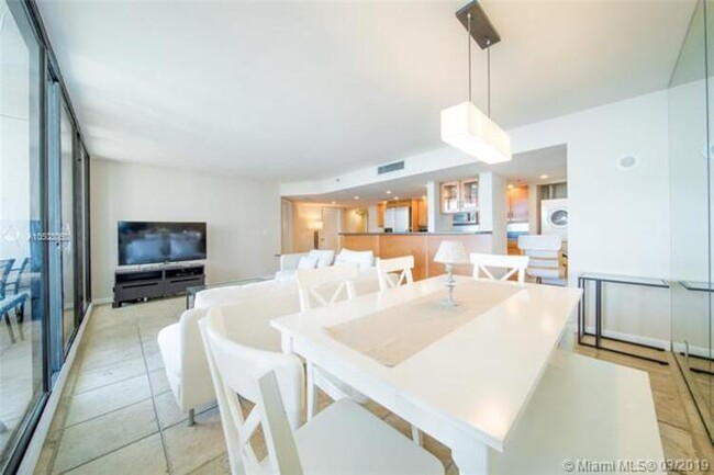 Dining Area - 1717 N Bayshore Dr