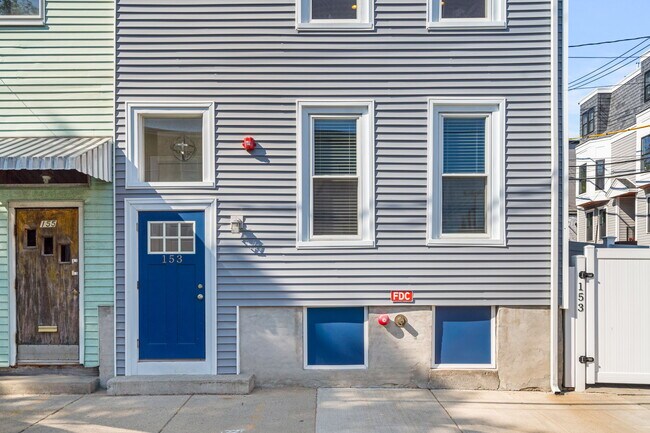 Foto del edificio - 153 Everett St