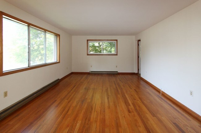 Building Photo - Rancher in Charles Town