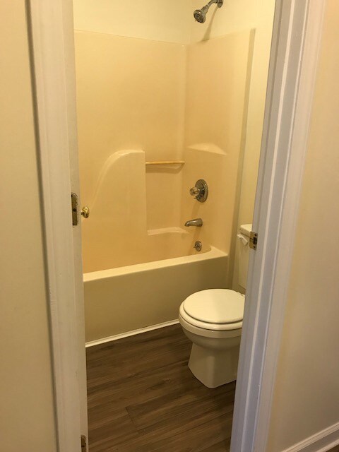 Foto del edificio - 3805 Sleepy Hollow Dr