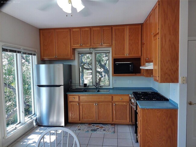 Foto del edificio - 525 Northwood Hills Dr