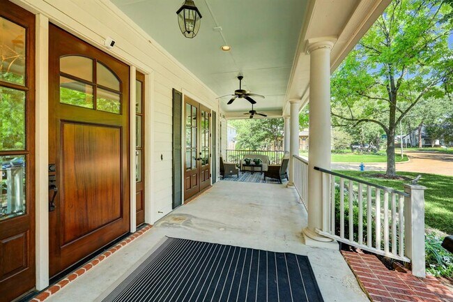 Building Photo - 127 Gershwin Dr