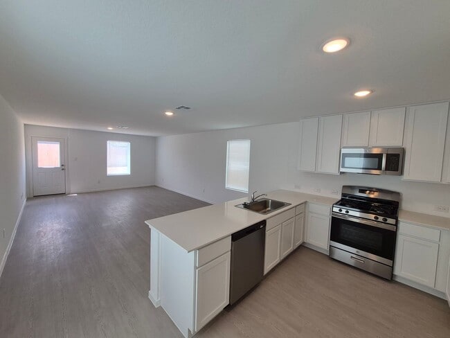 Building Photo - 926 S Presa St