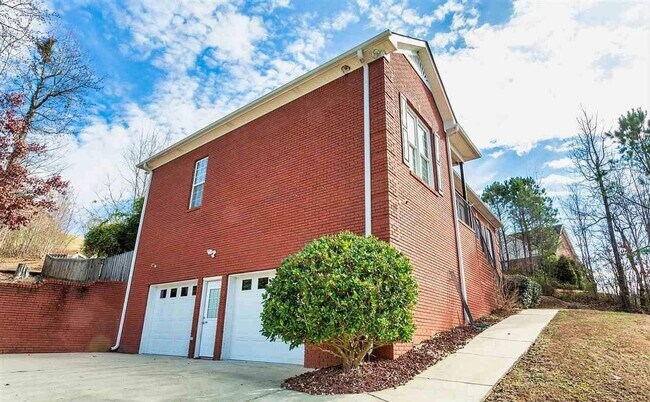 Foto del edificio - 4BR/3BA - 2 Car Garage Home Available in T...