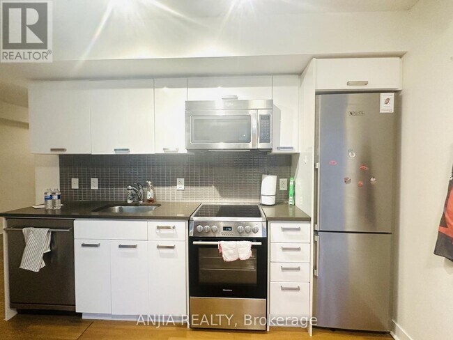 Photo du bâtiment - 295 Adelaide St W