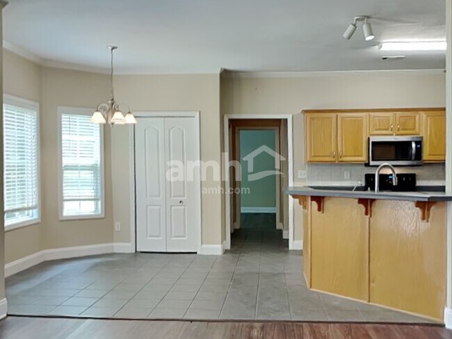 Foto del edificio - 712 Gatwick Ct