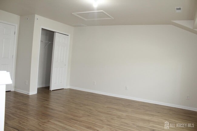 Building Photo - 6 Bond St