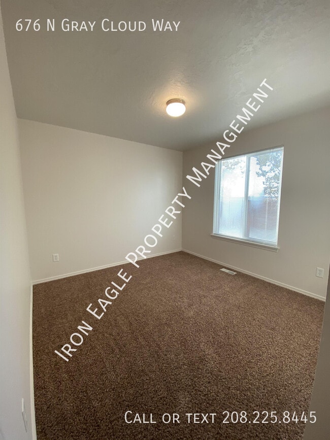 Building Photo - 676 N Gray Cloud Way