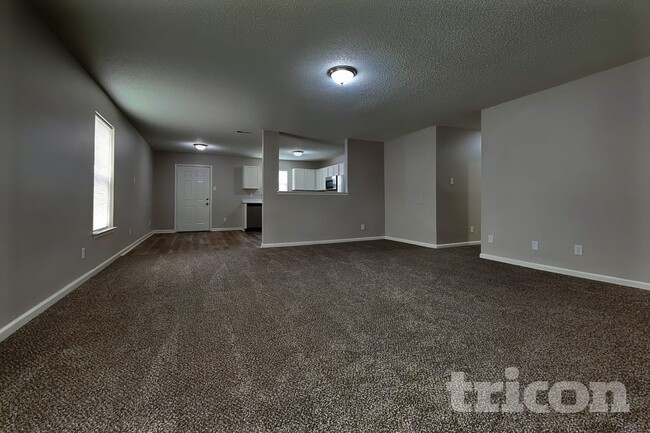 Building Photo - 10428 Kensington Way