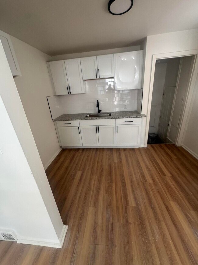 Building Photo - 18955 Hamburg St