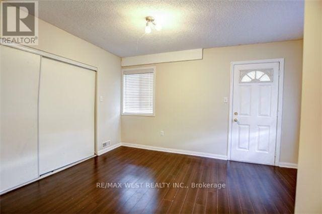 Photo du bâtiment - 4950 Rathkeale Rd