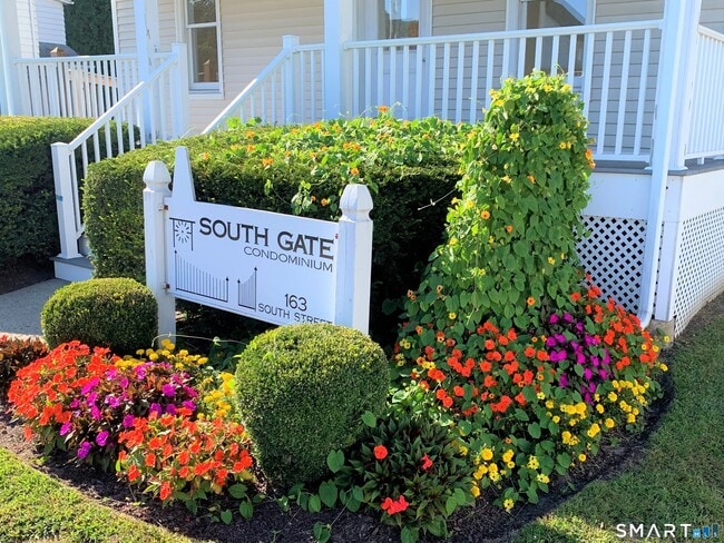 Building Photo - 163 South St