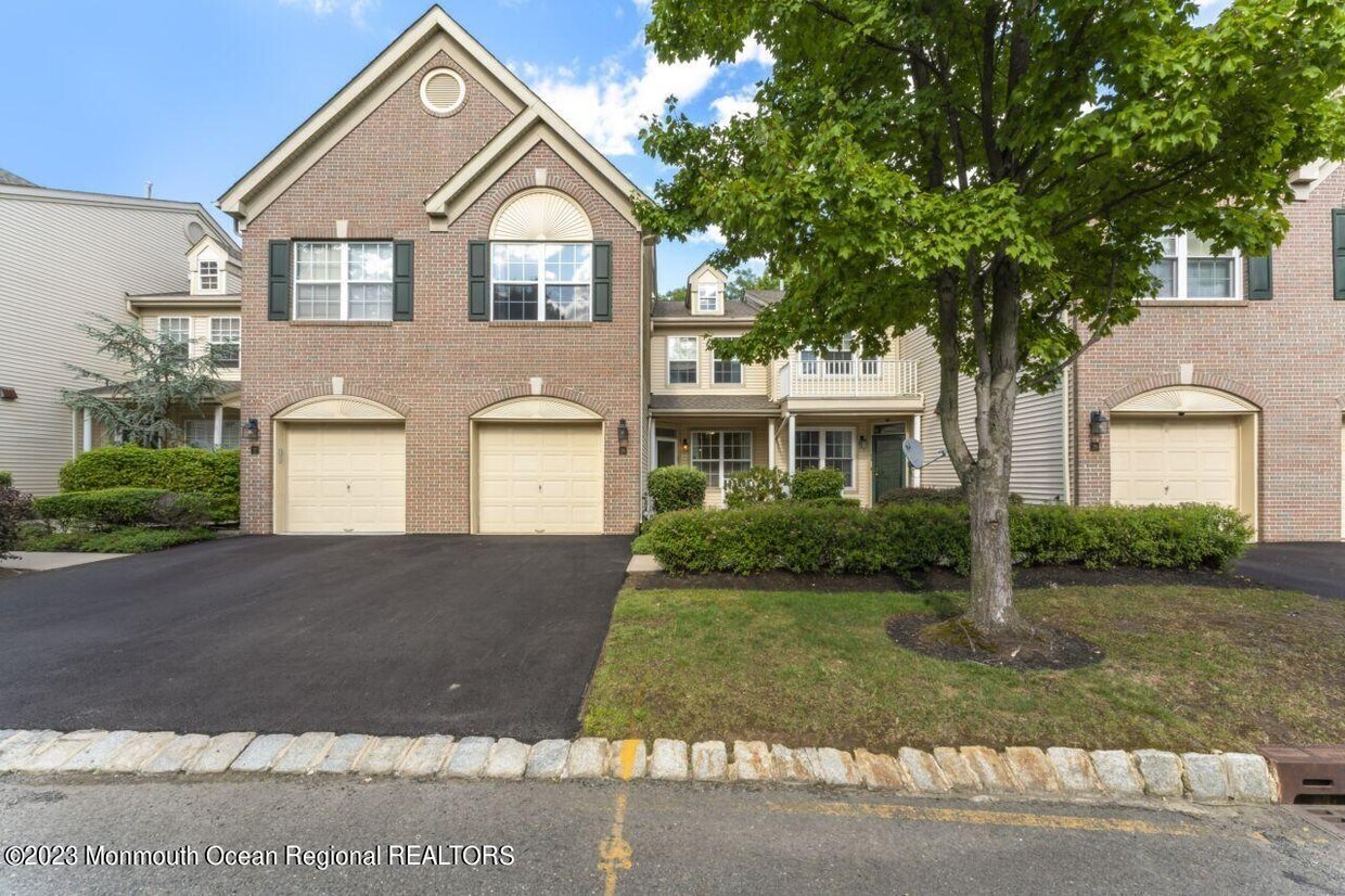 Primary Photo - 28 Persimmon Ln